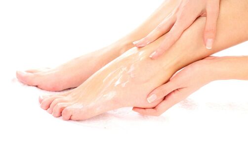 Applying varicose veins on the feet